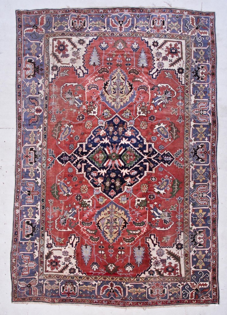 Antique Oushak Rug: 8'5" x 12'6" (257 x 381 cm): Antique Oushak Rug: 8'5" x 12'6" (257 x 381 cm), Turkey, early 20th c., Heriz pattern, shows sporadic wear. Bryn Mawr, PA Estate.