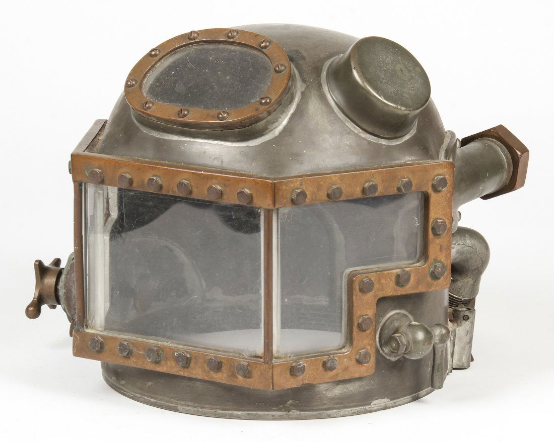 Vintage DESCO US Navy Buie Diving Helmet: Vintage DESCO US Navy Buie Diving Helmet. Circa 1940's. Size: 11" x 13" x 13" (28 x 33 x 33 cm).