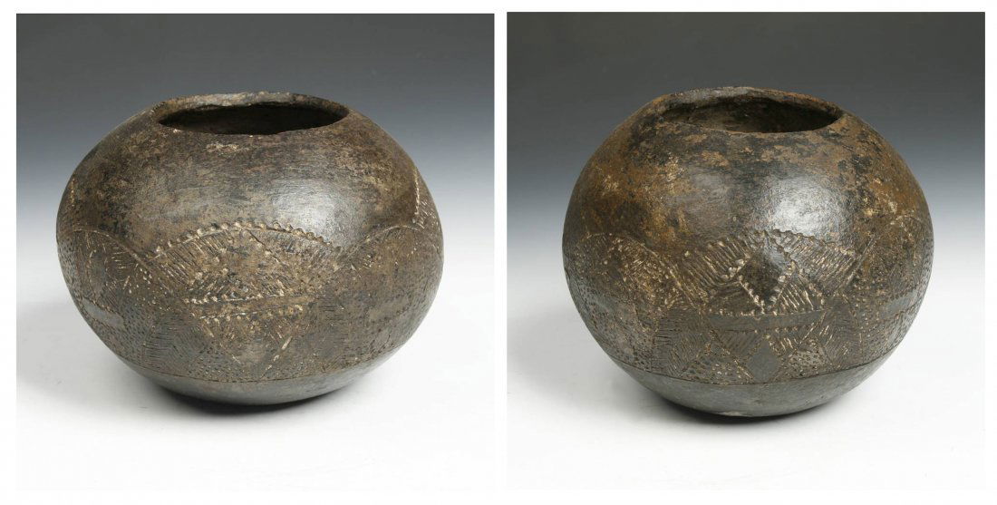 2 Zulu Ukhamba Pots (1 of 9)