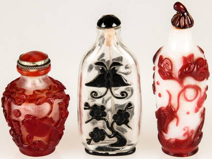 3 Chinese Peking Glass Snuff Bottles: 3 Chinese Peking Glass Snuff Bottles. Largest Size: 3" x 1.75" x 1" (8 x 4.5 x 2.5 cm).