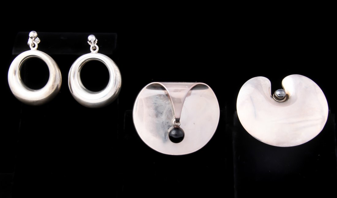 Nanna Ditzel for Georg Jensen Sterling: Nanna Ditzel for Georg Jensen Sterling. Earrings marked #199 and 2 Nanna Ditzel Oyster brooches marked #336 and #351. Total weight: 1.44 ozt. Largest size: 1.5"L x 1.75"W, 4 x 5 cm.