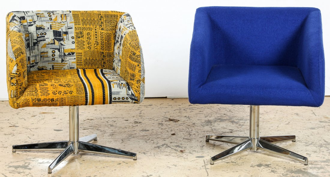 2 Arne Jacobsen Style Upholstered Chairs: 2 Arne Jacobsen Style Upholstered Chairs. Each Size: 29'' x 25'' x 27'' (74 x 64 x 69 cm).