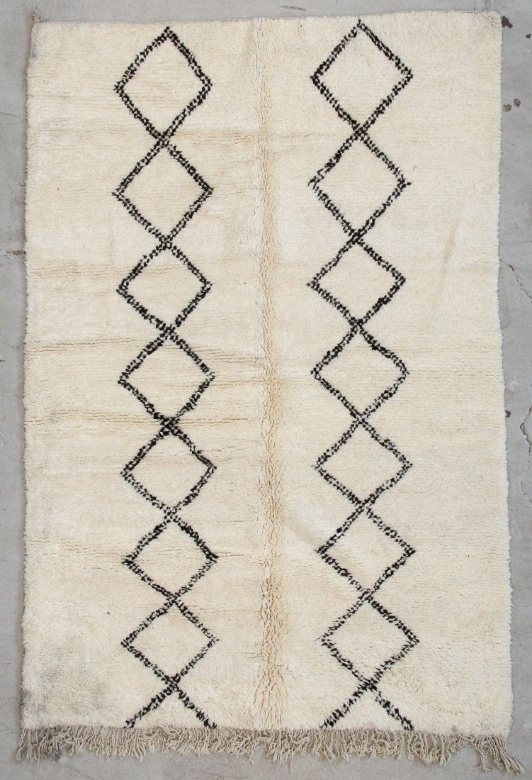 Vintage Beni Ourain Rug: 5'3" x 7'10" (160 x 239 cm) (1 of 5)