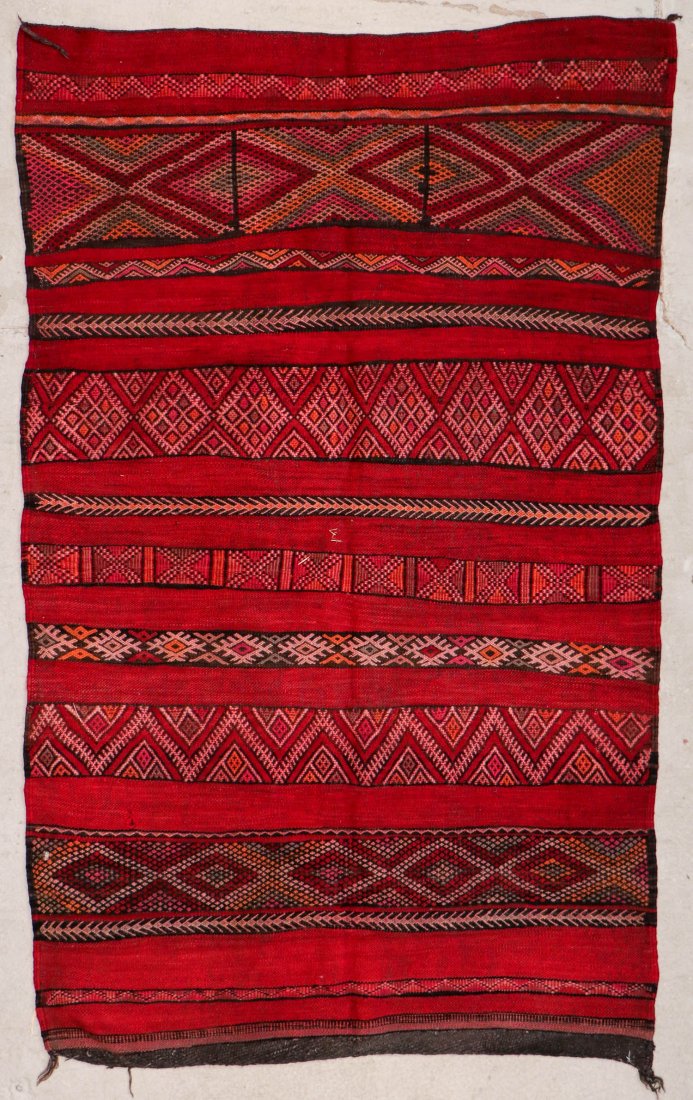 Vintage Moroccan Kilim: 4'8" x 7'7" (141 x 230 cm) (1 of 4)