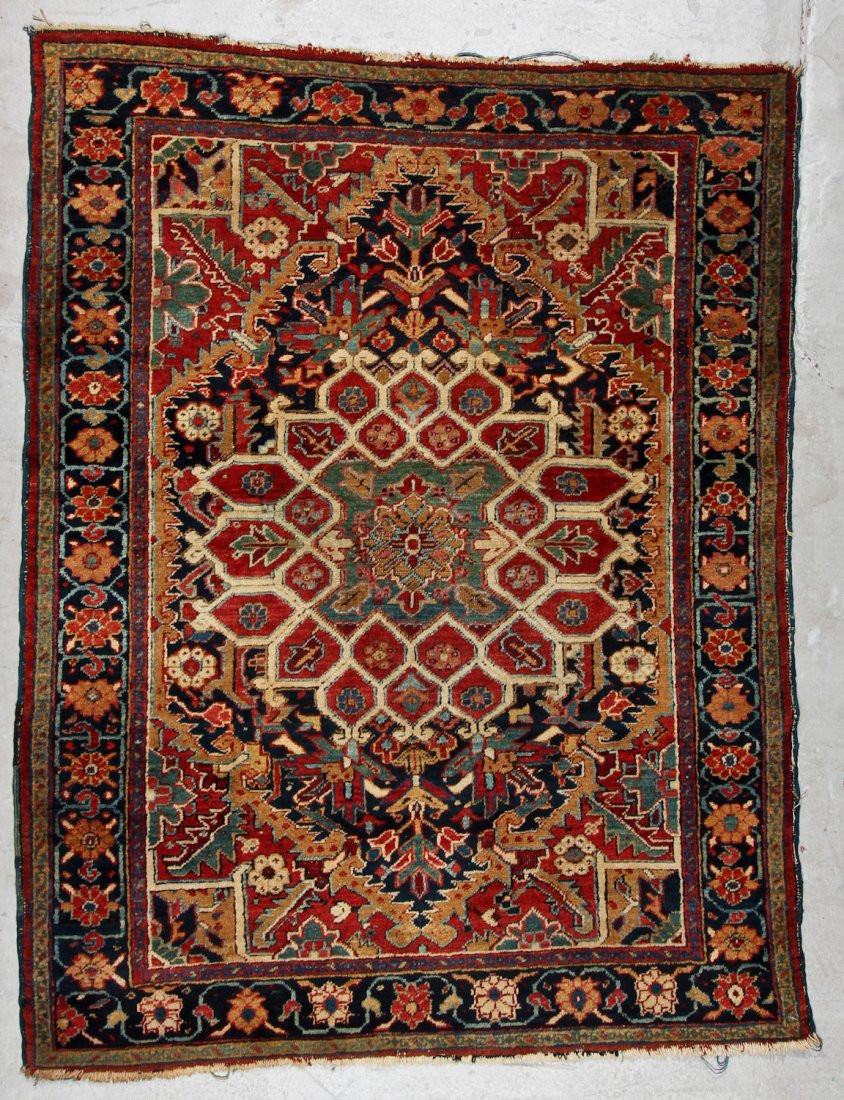 Antique Heriz Rug: 4'10'' x 6'5'' (147 x 196 cm) (1 of 7)
