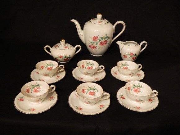 A Seventeen Piece Tea Set by Wintarling, Bavaria G: A Seventeen Piece Tea Set by Wintarling, Bavaria Germany. Set has a Tea Pot with Lid, Sugar and Lid, Creamer, Six Tea Cups and Saucers