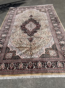 Hand-Woven Silk Area w/ Medallion Design