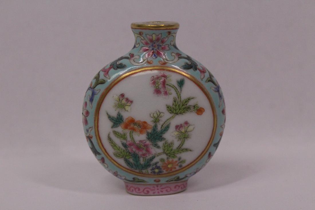 Chinese famille rose porcelain snuff bottle (1 of 8)