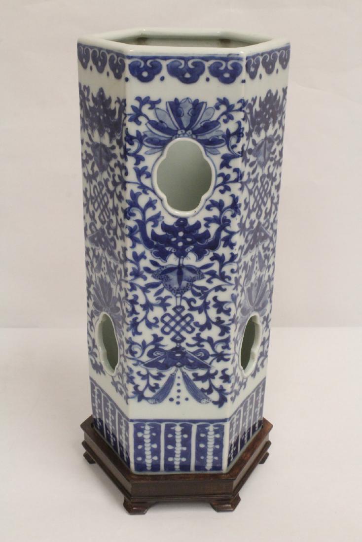 Chinese 19th/20th c. b&w porcelain hat vase (1 of 10)