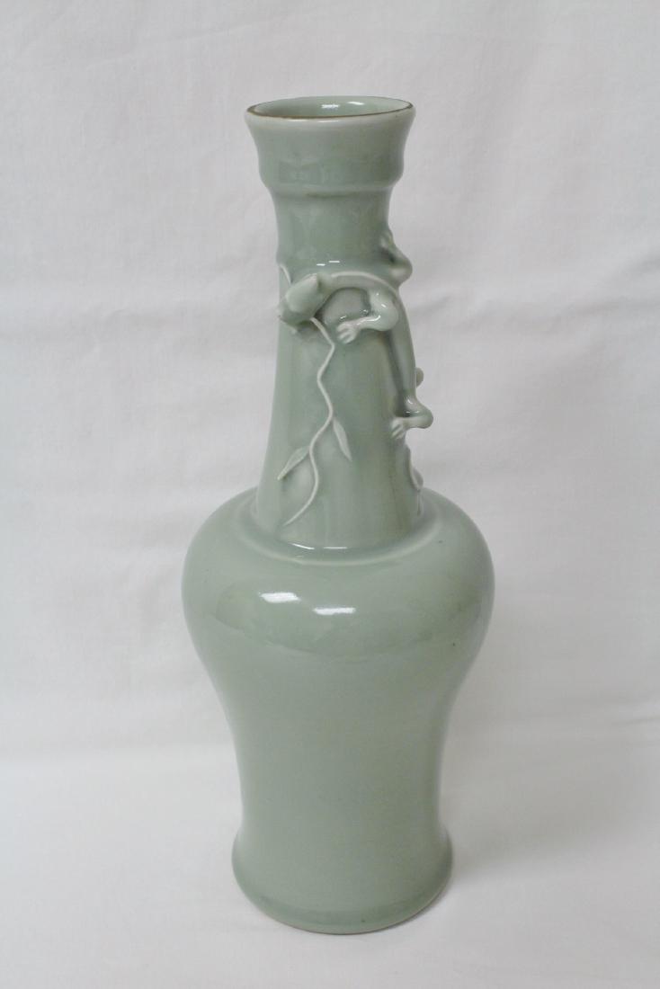 Chinese celadon porcelain vase, Yongzheng mark (1 of 10)