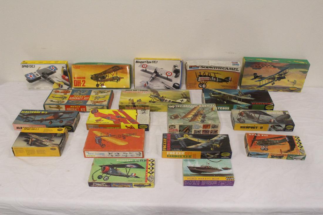 18 vintage airplane models, some 1950's vintage (1 of 9)
