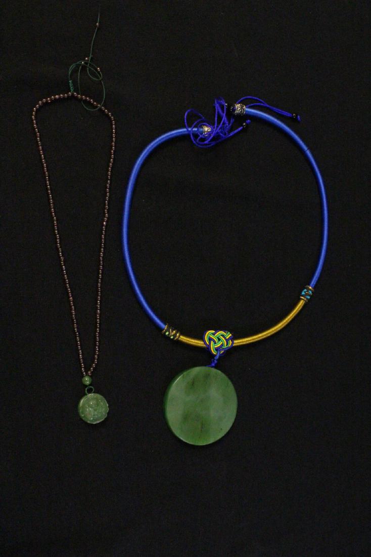 2 Chinese jade ornament with necklaces (1 of 10)
