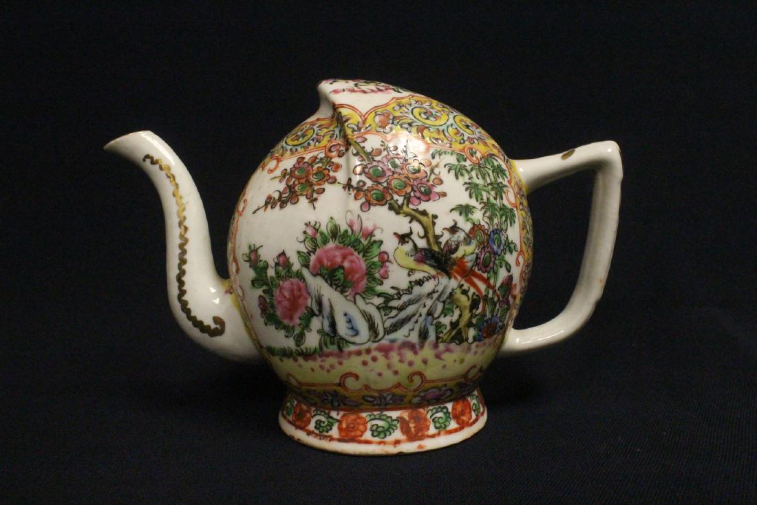 Chinese antique rose canton export porcelain piece: Chinese antique rose canton export porcelain wine server, 5.5"Hx8.25"x3.6"