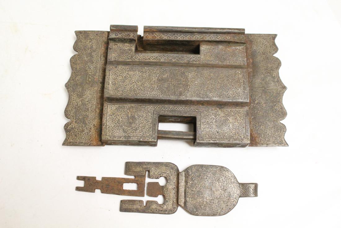 Large Chinese cast iron lock(?) and key(?) (1 of 9)