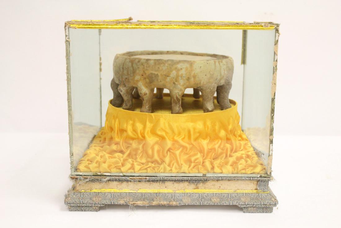 Chinese antique round pottery piece in case (1 of 10)