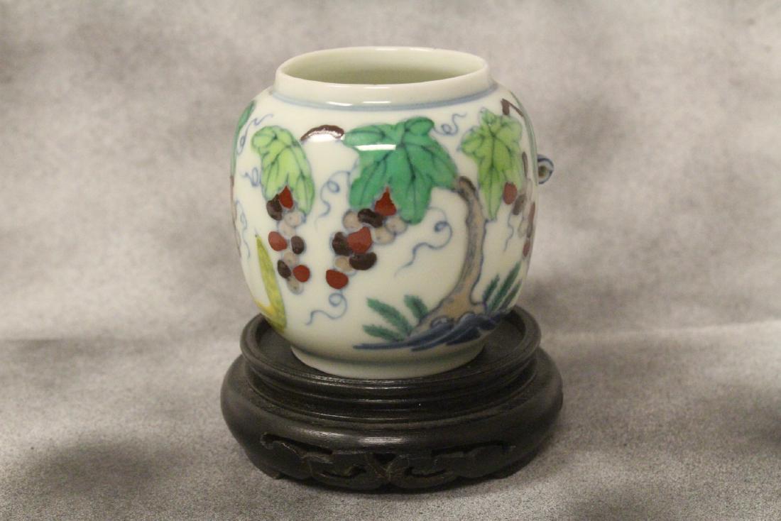 Chinese wucai porcelain water dripper (1 of 10)