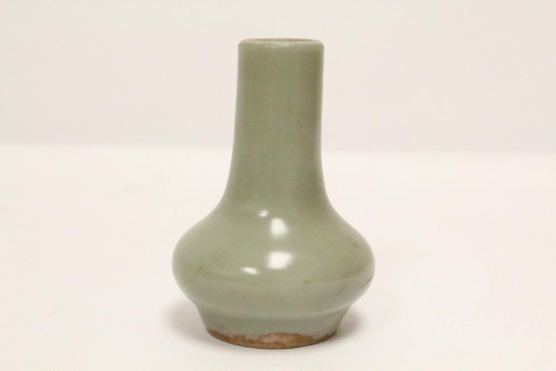 Chinese small Song Longquan yao porcelain vase (1 of 10)