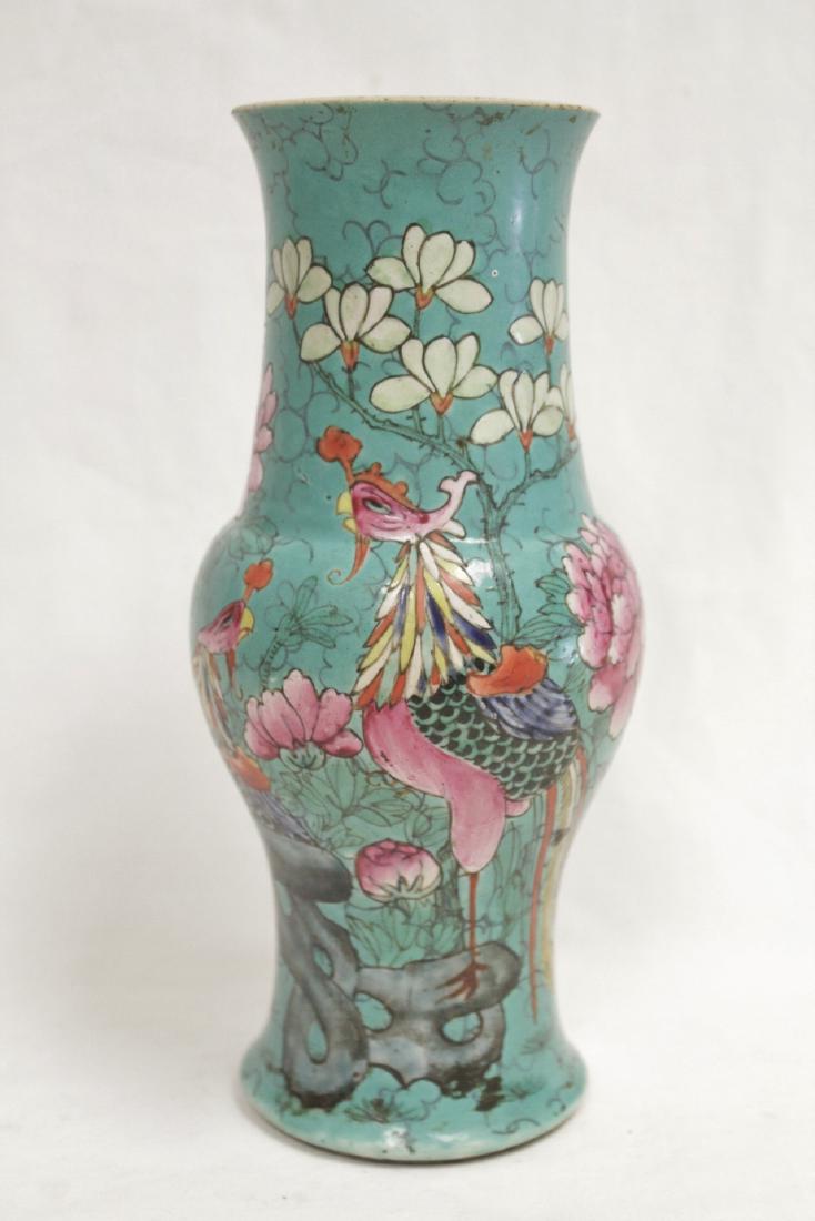 Chinese antique famille rose porcelain vase: Chinese antique green background famille rose porcelain vase, 9.1"Hx4"dia
