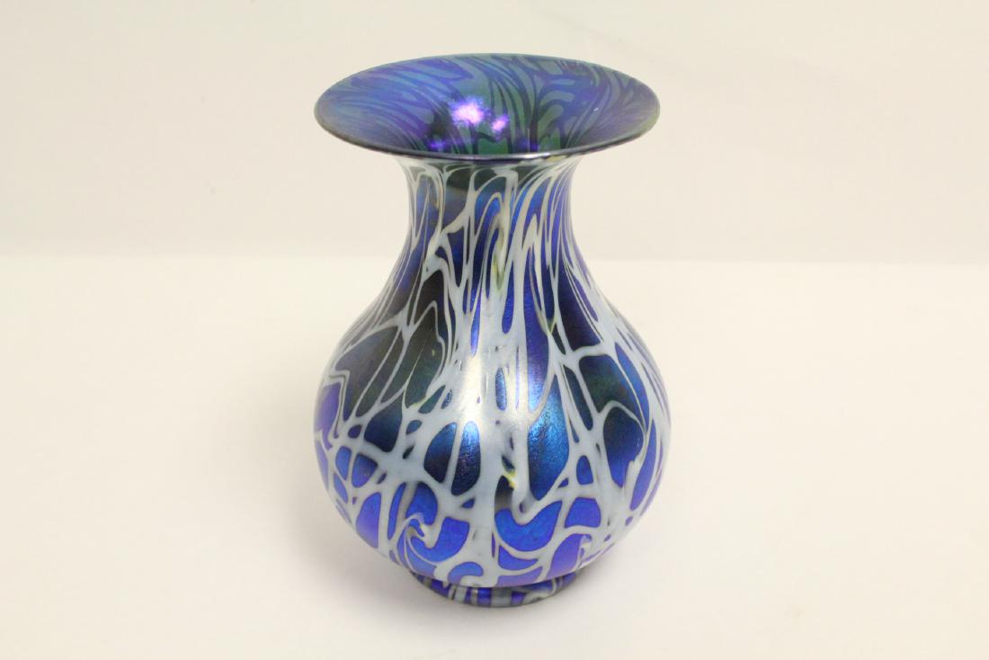 A beautiful art glass vase (1 of 8)