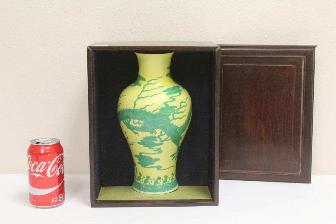 Chinese porcelain vase in rosewood storage box (1 of 10)