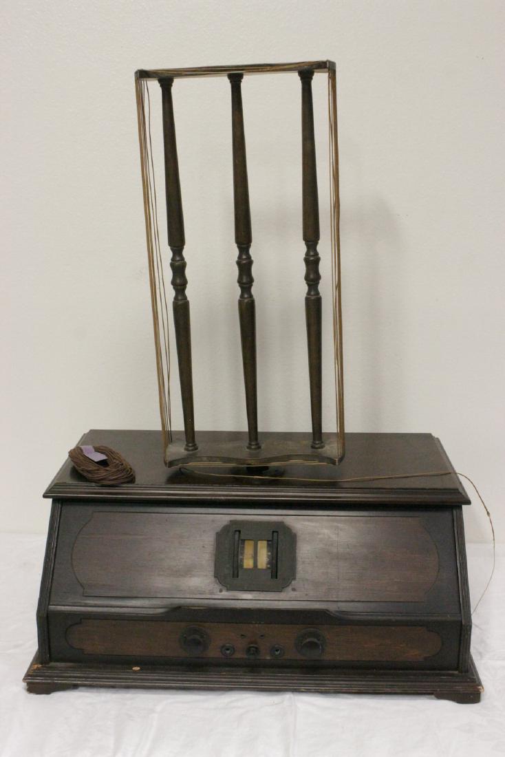 Vintage RCA Radiola 25 radio with loop antenna (1 of 10)