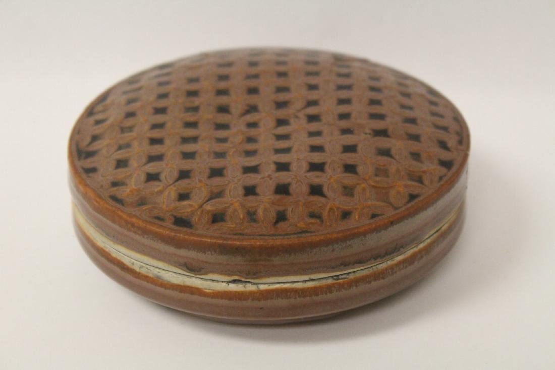 Chinese Song style porcelain covered box (1 of 10)