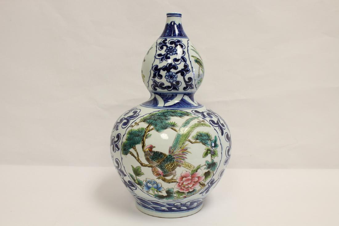 Chinese wucai gourd shape vase (1 of 10)