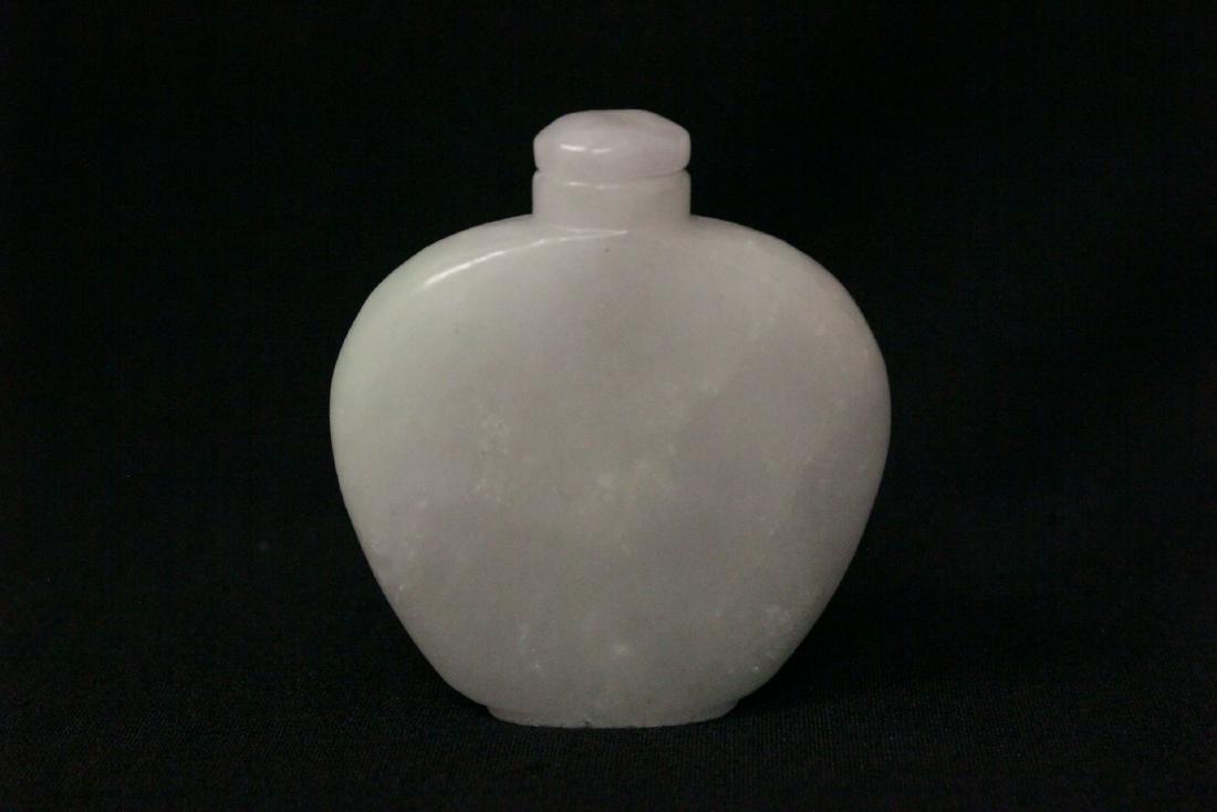 A fine Chinese white jade carved snuff bottle (1 of 9)