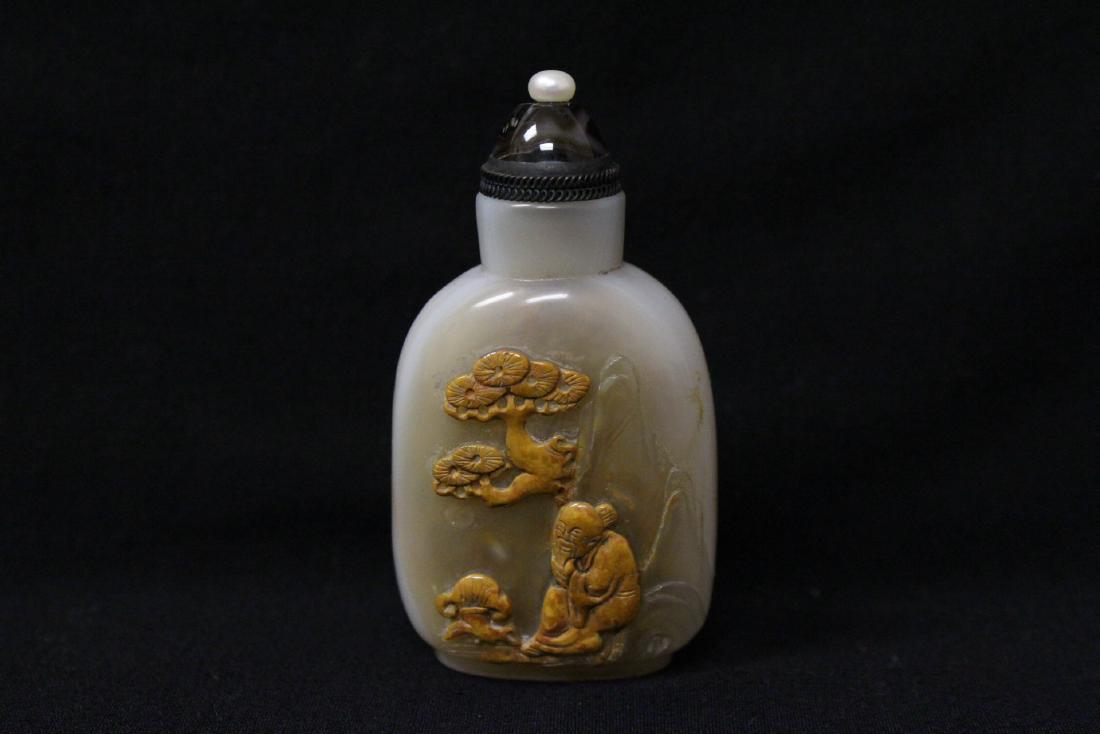 Chinese well hollowed agate carved snuff bottle (1 of 8)