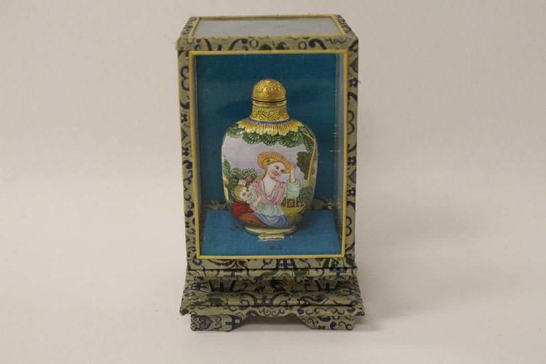 Chinese enamel on copper snuff bottle in case (1 of 10)