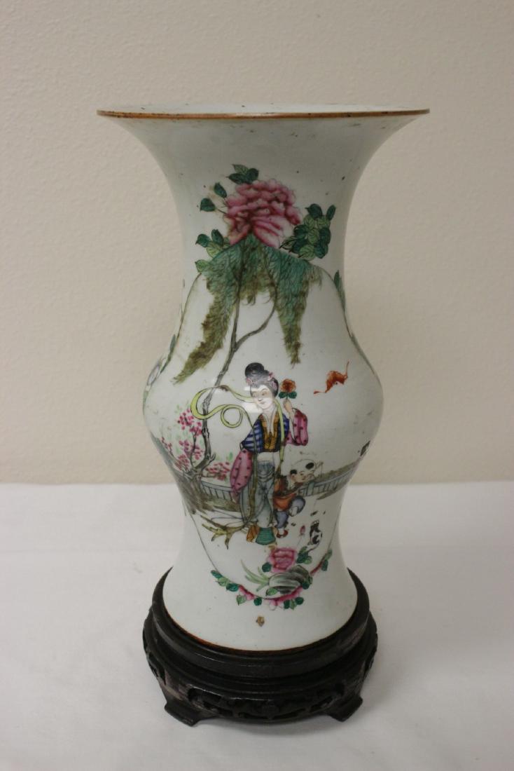 Chinese antique famille rose porcelain vase: Chinese antique famille rose porcelain trumpet vase, 12.95"Hx7.5"dia
