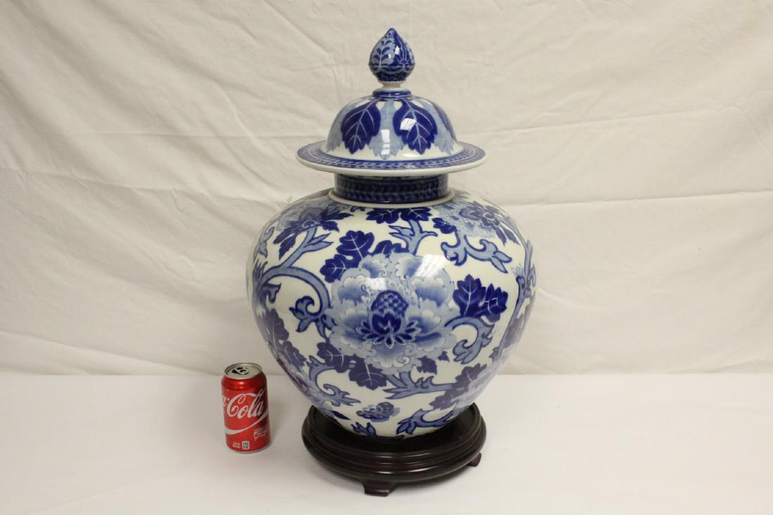 Chinese large blue and white covered jar (1 of 10)