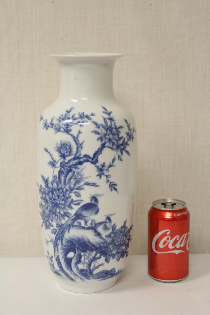 A beautiful Chinese b&w porcelain straight vase (1 of 10)