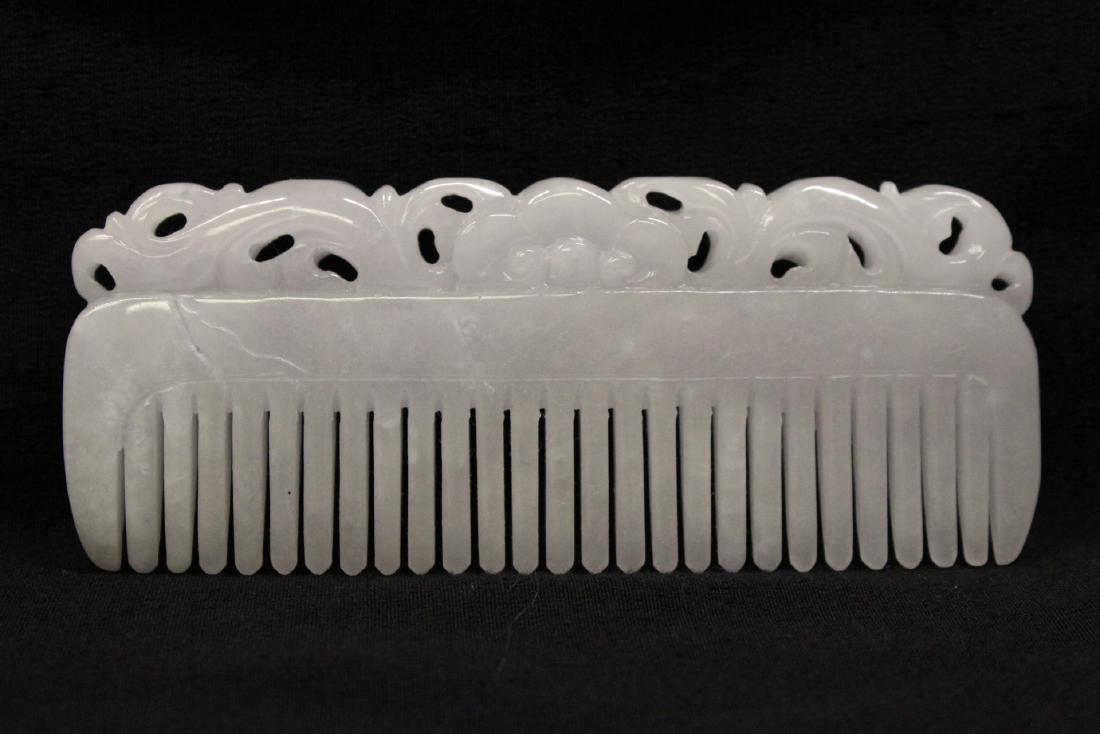 A translucent white jadeite carved comb (1 of 10)