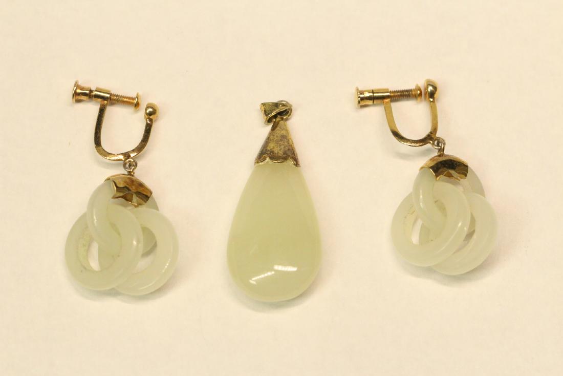 Pr jade earrings & a jade pendant with gilt silver (1 of 10)