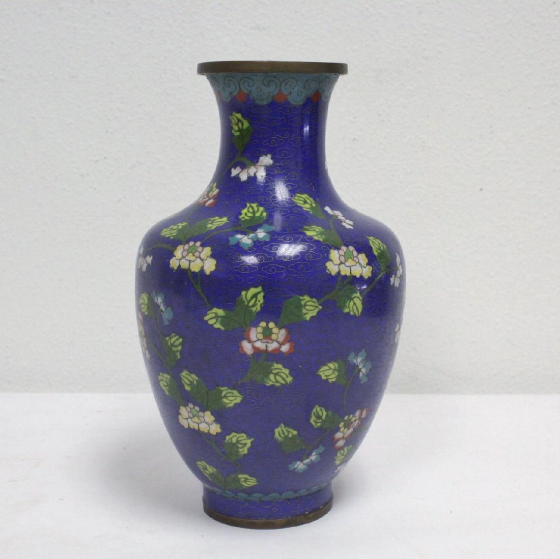 An early Chinese 20th century cloisonne vase (1 of 10)