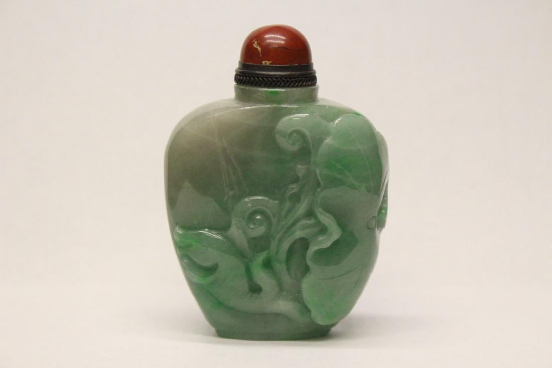 Chinese well hollowed jadeite snuff bottle (1 of 9)
