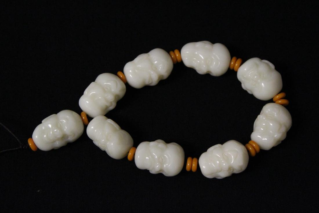 A beautiful Chinese white jade bead bracelet (1 of 10)