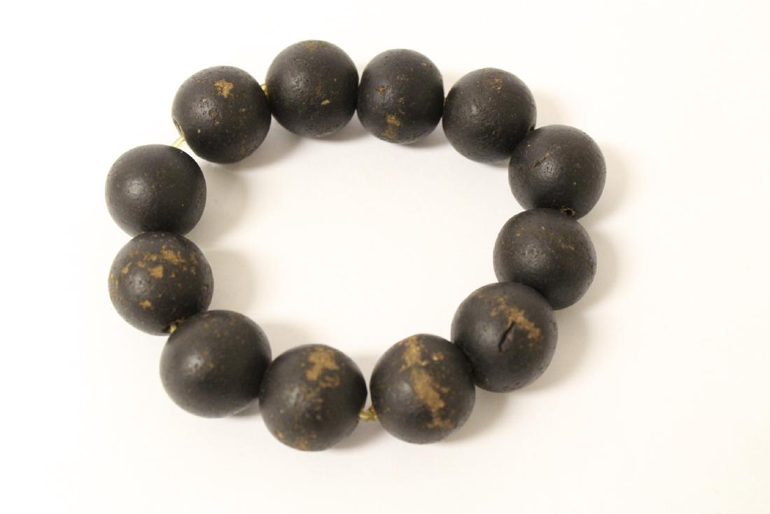 Possible chenxiang wood bead bracelet (1 of 10)