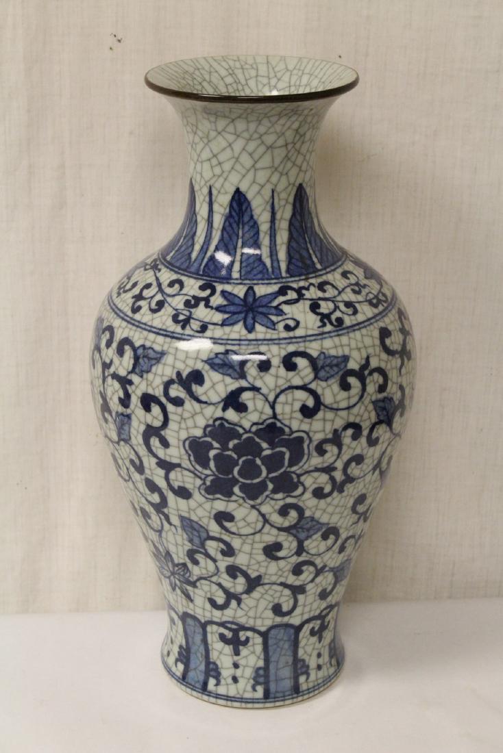Chinese b&w crackle ware porcelain vase (1 of 10)