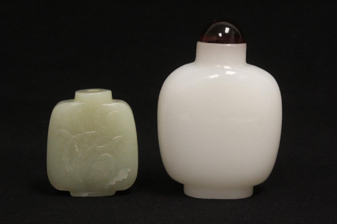 A jade snuff bottle & a Peking glass snuff bottle (1 of 10)