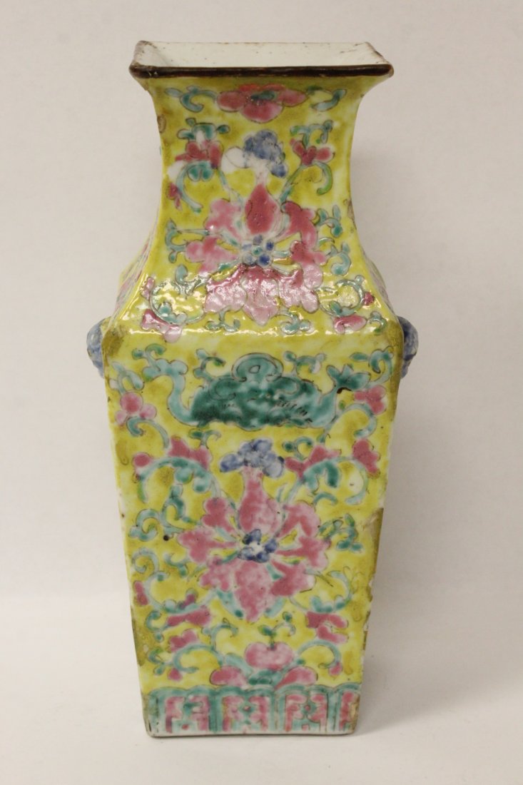 Chinese famille rose square vase: Chinese famille rose square vase, 8.9"Hx4.2"x2.9"