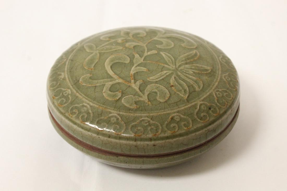 Chinese Song style celadon porcelain box (1 of 10)