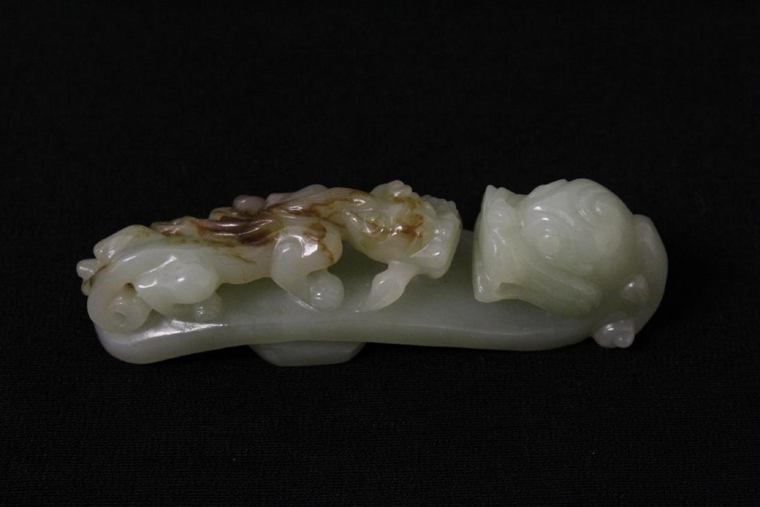 Chinese celadon jade carved belt buckle (1 of 12)