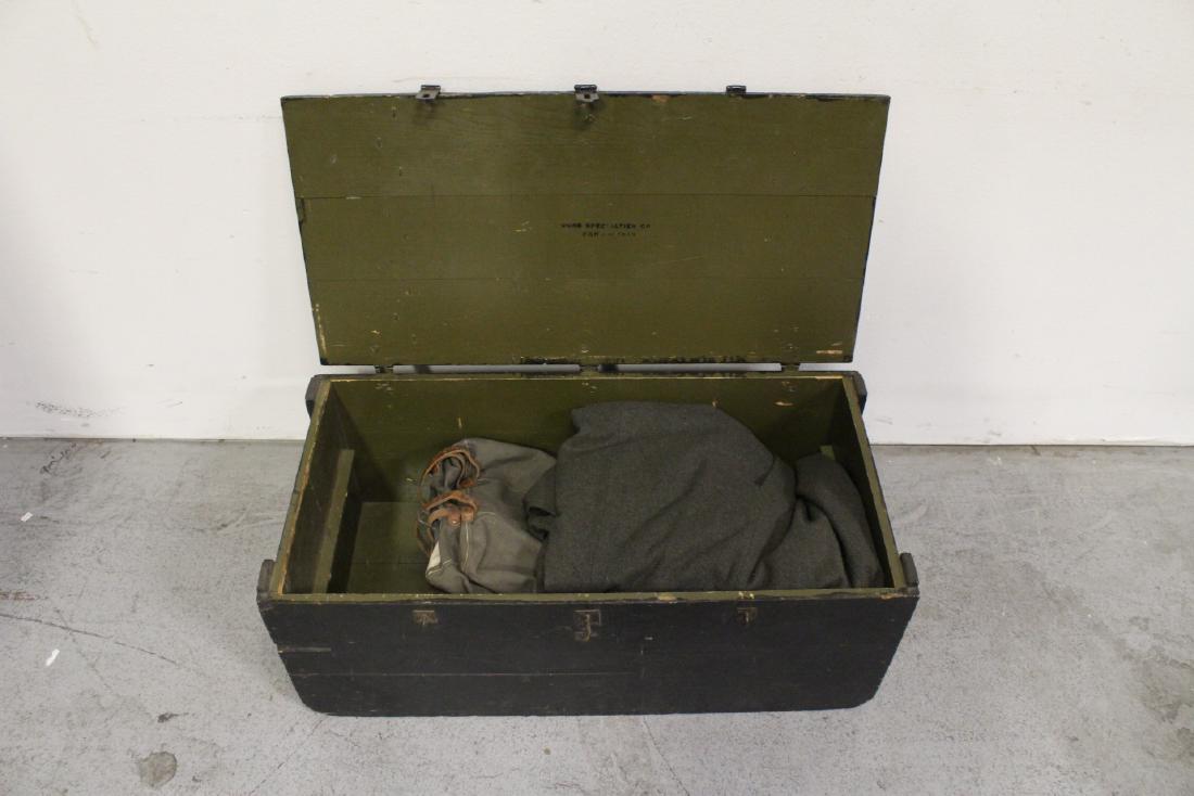 WWII military trunk with content (1 of 10)