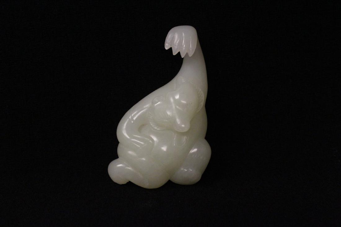 Chinese white jade carved belt buckle (1 of 10)