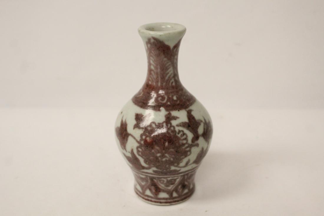 Small Chinese red and white vase (1 of 10)