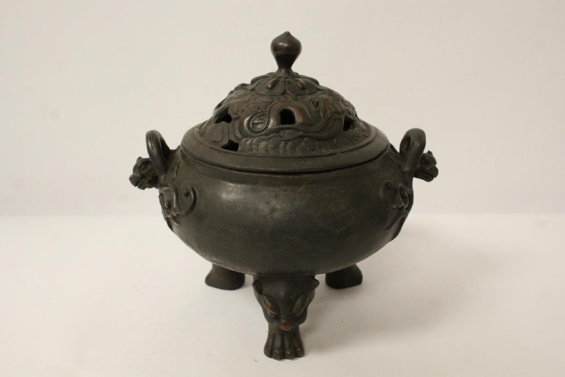 Chinese bronze covered censer: Chinese bronze covered censer, 7"Hx7.25"x5.75"