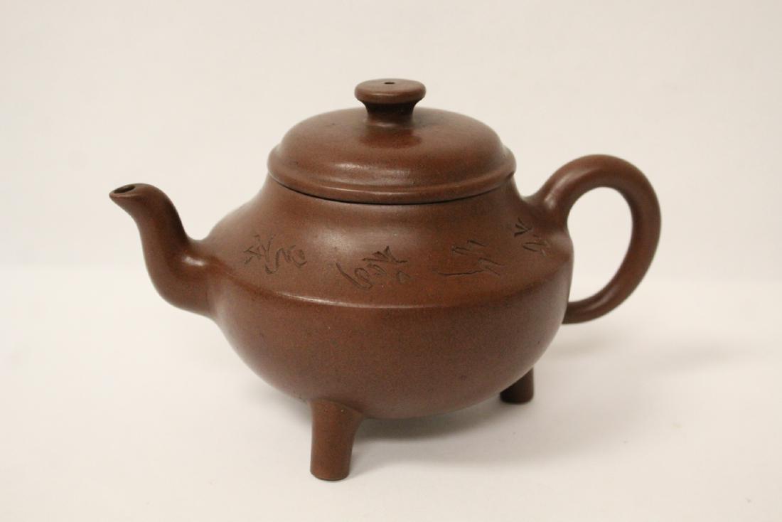 Unusual Chinese footed Yixing teapot (1 of 10)