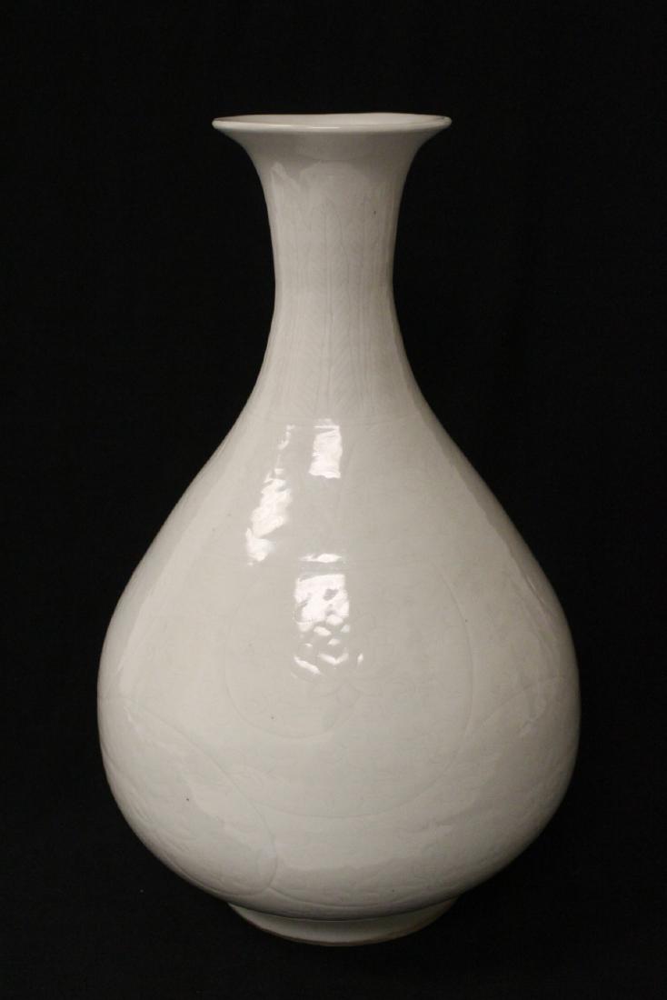 Chinese porcelain vase, Wanli mark & of the period (1 of 12)